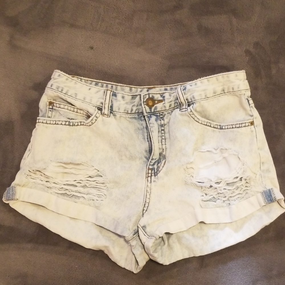 Distressed billabong shorts 27